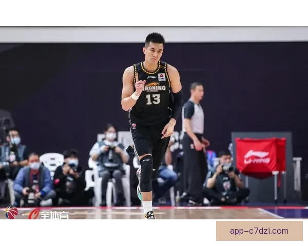 皇马后卫赫伊森辱华争议事件